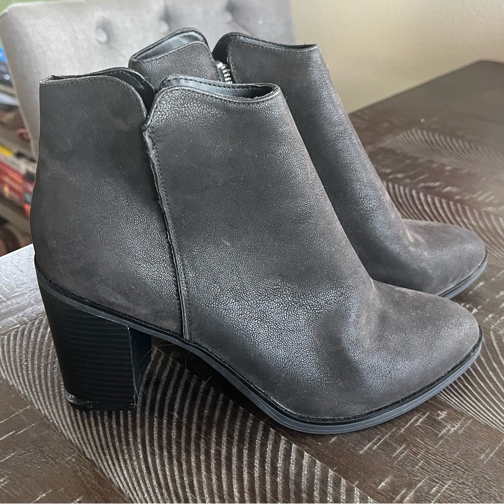 MIA black zipper heel booties size 10